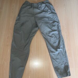 Nike Gray Cargo Pants Lightweight and Water-Resistant